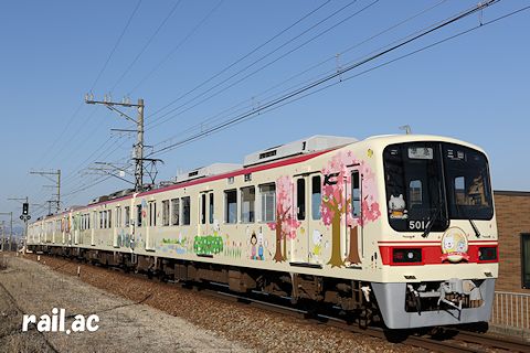 神鉄公式キャラクターしんちゃん＆てつくんラッピング列車「たのし～ずん」5014F5014号車側
