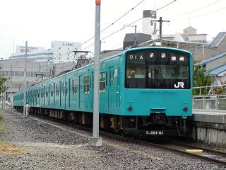 和田岬駅に停車中の201系