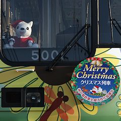 クリスマス列車ヘッドマークとサンタ姿しんちゃん4代目5001号車