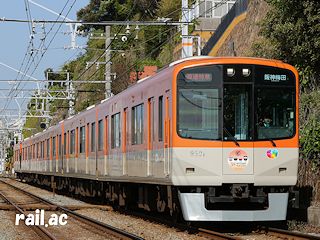 神戸高速線開通50周年記念ヘッドマークを掲出している阪神9300系