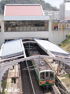 妙法寺駅を出発する記念列車